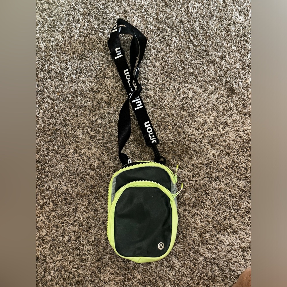 lululemon crossbody bag